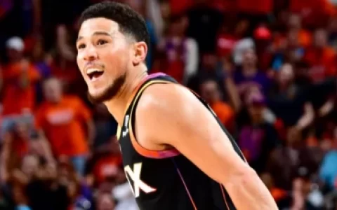 布克47分准三双领衔四巨头，太阳队第三节狂砍50分逆转快船队晋级