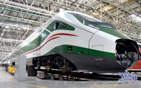新型复兴号CR200J首次亮相！Wi-Fi全覆盖，配有无线充电、智能交互终端！
