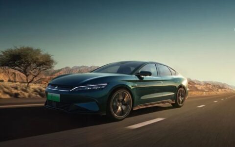 不造车的荣耀，也想要在汽车行业赚大钱