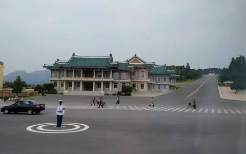 游客说朝鲜第二大城市不如中国的一座县城，开城到底是什么样的？（朝鲜第一城市）