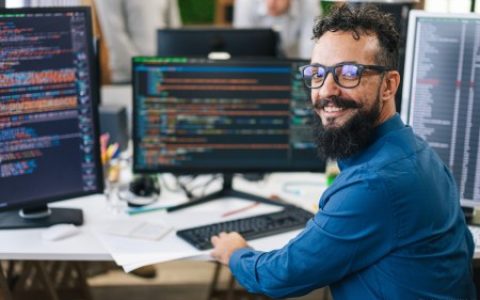 Java是一种易学易用的编程语言，适合初学者入门（初学者java编程软件）