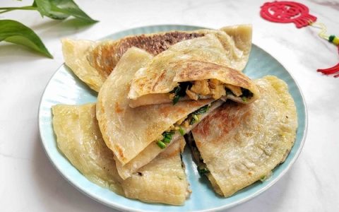 韭菜盒子最简单的做法，不揉面不擀面，10分钟上桌，好吃又省事！-韭菜盒子怎么做好吃简单