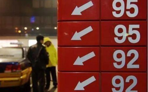 加半箱92号汽油，再加半箱95号汽油，对发动机有影响吗？（汽车92和95混加会怎么样）