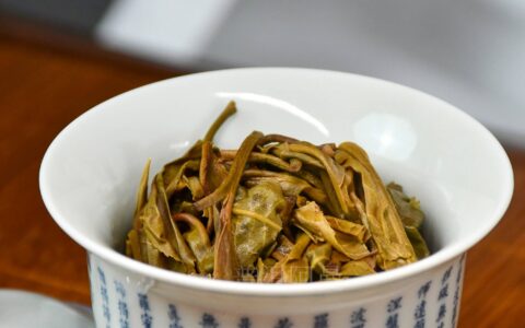 阿曼普洱茶：普洱茶为何贵生不贵熟？你想知道的都在这里！-阿普曼产品