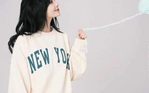 34岁的杨颖有活力，卫衣配运动裤简约随性，穿出不一般的美-angelababy蓝色卫衣机场