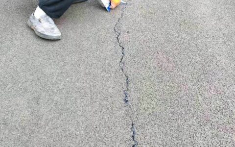 冷补灌缝胶修补道路裂缝“新”在哪-冷补胶哪里有卖