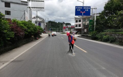 水泥混凝土路面裂缝处理采用冷灌缝胶与热熔型灌缝胶的区别-沥青路面冷灌缝胶