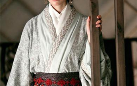 三国揭秘：小乔与诸葛亮到底有什么关系？-小乔比诸葛亮大几岁