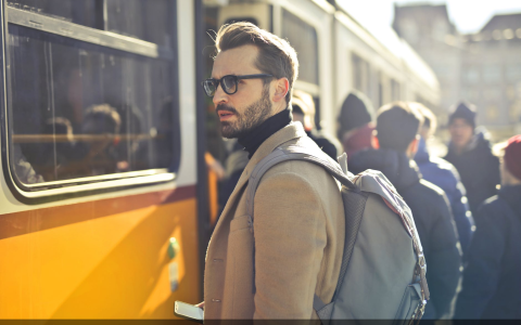 老花镜是直接买成镜还是必须去验光？