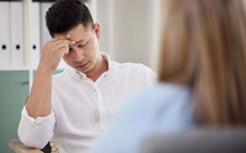 肾功能不全的小伙患胆囊炎，外科同意手术，但麻醉医生却拒绝了