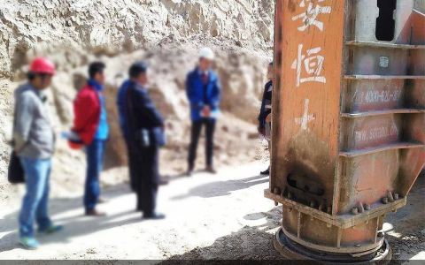 装载机高速液压夯补充定额，铲车液压夯租赁多少钱一个月？（装载机液压夯机视频）