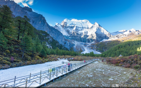 亚丁旅游最佳月份，稻城亚丁什么季节去最好看（稻城亚丁啥时候去最美）