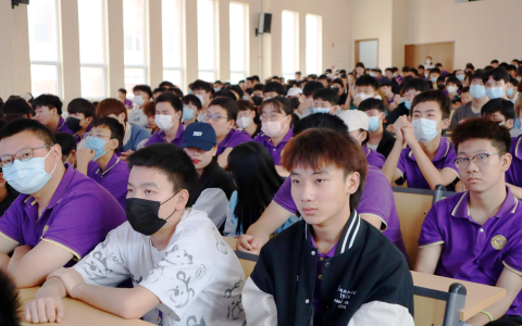 北大青鸟学校：男生上技校学什么好，初中毕业（北大青鸟学校是中专还是大专）