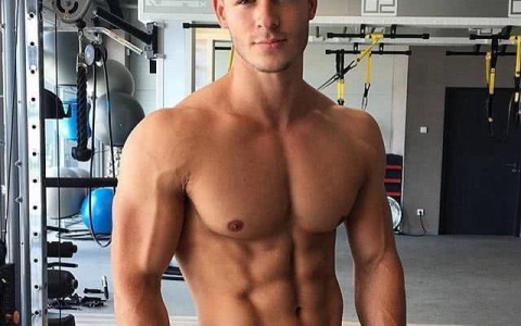 胆固醇是许多健康功能所必需的物质，适当摄入胆固醇，有助于增肌(胆固醇是人体需要的营养物质)