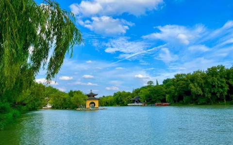 哈喽故乡-“烟花三月下扬州”中的“扬州”主要指“南京”（烟花三月下扬州的诗人是）