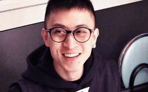 比王思聪还有钱的“沪上皇”秦奋，生活中是个怎样的人？(沪上皇秦奋几几年生)