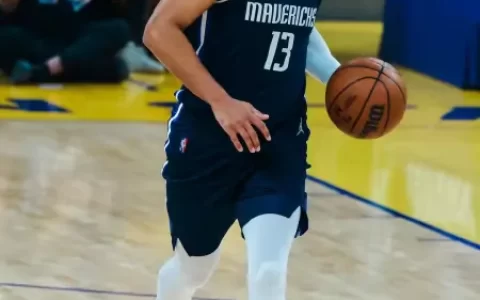 19分大逆转！库里32+8勇士2-0，东契奇空砍42分，鲁尼暴走创奇迹