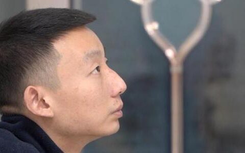 白岩松再谈姚策事件，不是错换也不是偷换，改口“互换”有何深意(白岩松关注姚策事件)