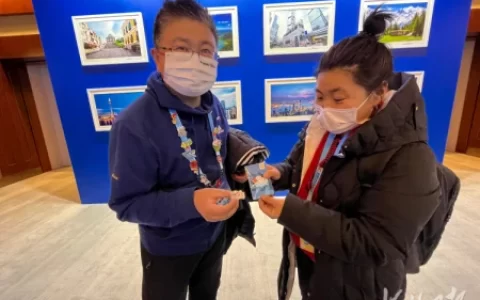 精彩冬奥｜交换徽章，传递友谊(冬奥uac)