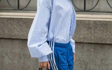 收起你的阔腿裤，太土！今年流行穿“校服裤”，显瘦还气质(阔腿校服裤子怎么穿好看)