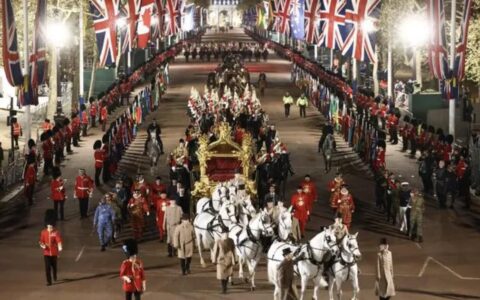 查尔斯加冕，“死神”现身西敏寺视频遭疯传，网友：不是好兆头(查尔斯西格)