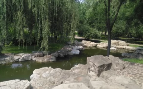 唐著名诗人王维，三首风景诗鼎立三足，描绘出别样江南！(王维最有名的写景诗)