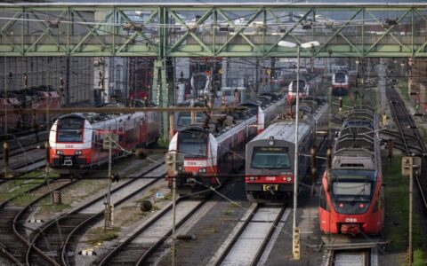 铁路局冬季大量招人，全国均有岗位，学历要求不高(铁路局春季校园招聘吗工资高吗)