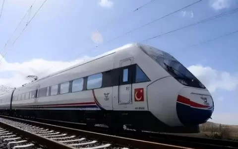 铁路局公开招聘，这几类学生优先录取，符合条件的学生抓紧机会(铁路局招聘要求的最低学历是什么)