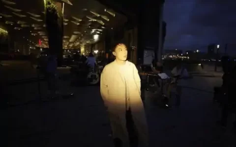 陈奕迅自曝曾患抑郁症无故流泪，拜访青山医院关注病人生活-陈奕迅最新采访