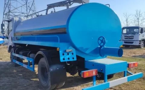 国六大型吸粪车，国五和国六的差距在哪？看完你就知道了（吸粪车挂牌年审吗）