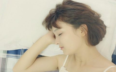 “每天睡8小时”属于谬论，不要再被忽悠，公布科学睡眠时间（每天睡8小时算正常吗）