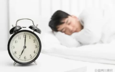 多数人被“8小时睡眠论”忽悠了？最佳睡觉时间是多少，看看吧！（8小时睡眠论?这10个常识一定要知道）