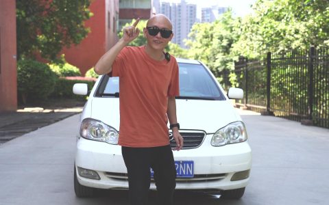 为何夏季开车，老司机喜欢用偏光镜？喵哥告诉你别买错了（推荐一款开车用的手机）