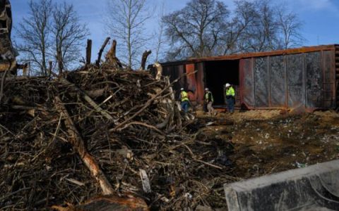 美环保局要求检测“毒列车”现场是否含二恶英 专家忧污染范围更广（美国环保检测）