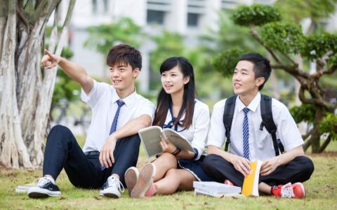 大学生思想汇报怎么写？(大学生思想汇报思想)