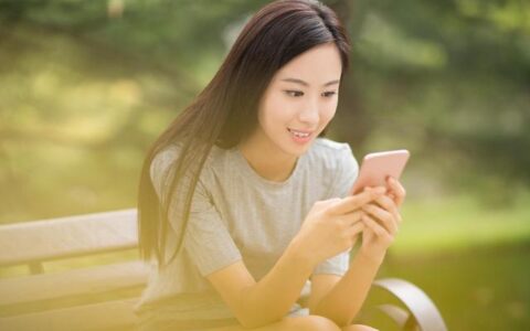 一个男生如果真的喜欢你，他会忍住很久不和你联系吗（如果一个男生喜欢你会忍住不联系你吗）