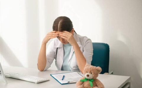 女人进入更年期，5种碱性食物要多吃，补“天然黄体酮”，老得慢-更年期女性吃什么食物对身体好窍门