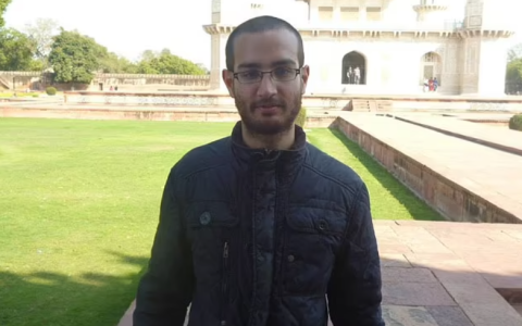 英国老哥沉迷土方子喝尿治抑郁症，喝的还是”陈酿老尿”？！-英国老哥苦练中国功夫参加的综艺