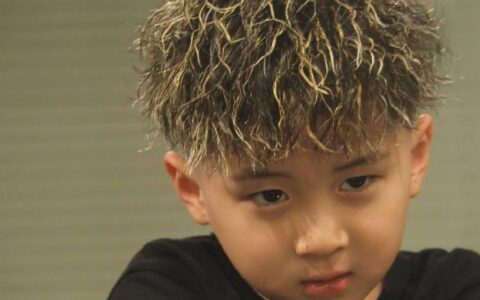 最帅气的三种小男孩发型，效果就是不一样，剪完真时尚-帅气2024小男孩发型短发