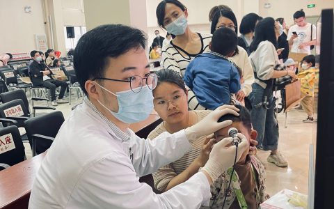 女子脸上长红斑，竟是血管病变惹的祸-脸上有红斑红血丝