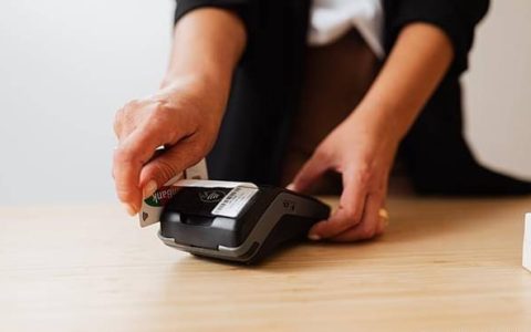 美团金融催收员不断发短信，我该怎么投诉他们