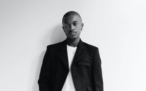 菲拉格慕起用26岁创意总监，老牌时装屋为何敢选年轻独立设计师？