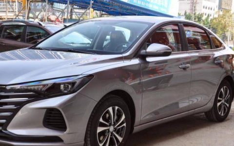 又一廉价好车！车长超4米7＋2米7轴距，比思域漂亮10倍，仅售7w-车长四米七的suv