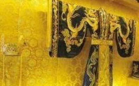 秦始皇穿黑色龙袍，龙袍的颜色有什么讲究？