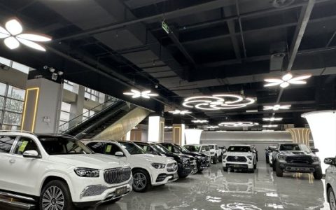 2023款宾利飞驰备受青睐现车优惠30万售