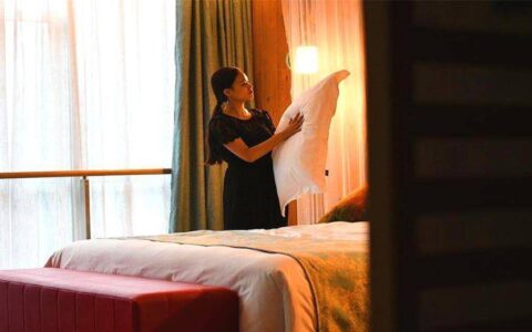 年薪将近30万的“酒店试睡员”，吃住费用全免，为何没人愿意干