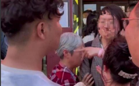 “插队婆孙”被做成恶搞表情包？请放过她们吧（插队搞笑图片表情包）