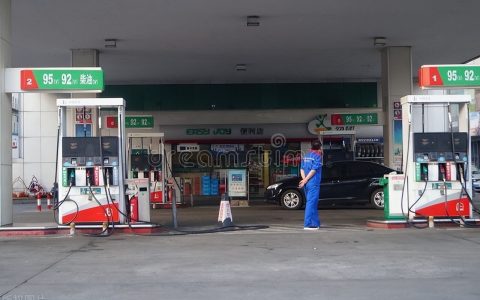 国际油价大涨！5月6日调整后的92、95号汽油价格，猪价、粮价如何-国际油价5日上涨多少