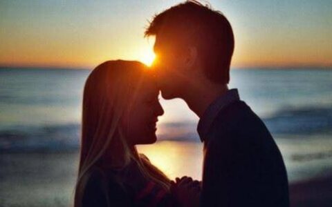 男人要知道，亲吻时，女人最爱听的情话，其实只有这三句-亲吻有什么含义