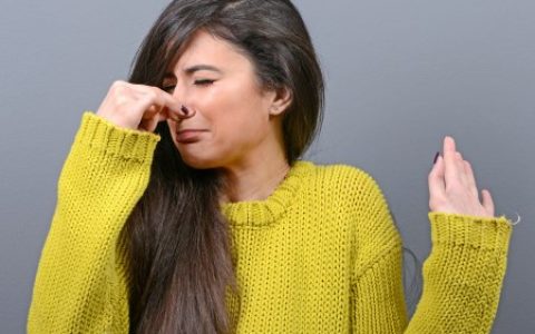 经常“放屁”是患上了肝癌？医生提醒：放屁多，可能是这3个原因-经常放屁是肝癌的前兆吗女性